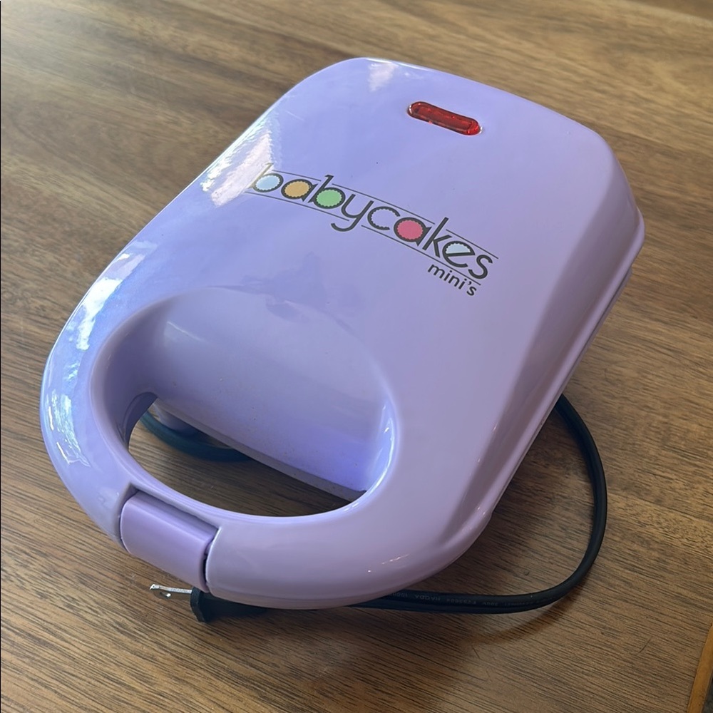 BABYCAKES Mini Cake Pop Maker Cooker